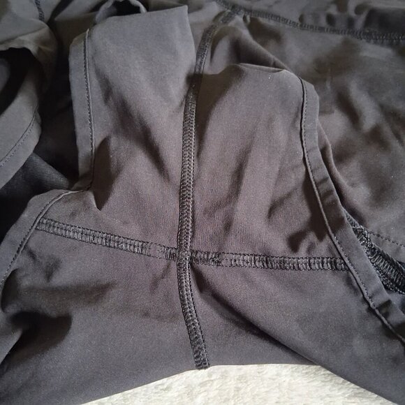 Lululemon Women's Size 8 Black Low Rise Speed Up Shorts - Picture 6 of 12